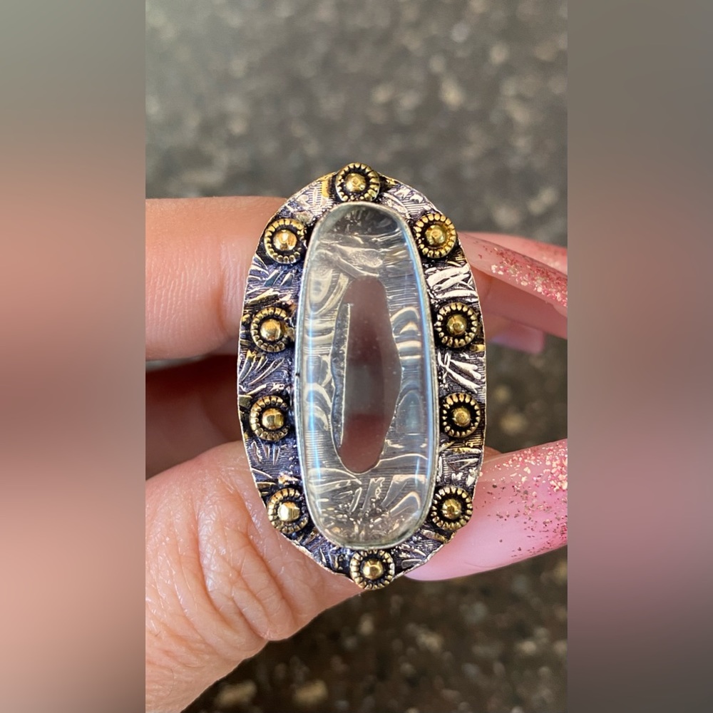 Clear “topaz” Two Toned Ring - Picture 4 of 13